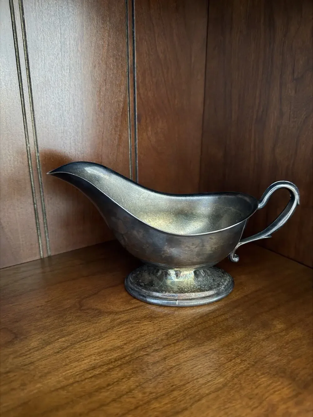 Vintage Silverplate Gravy Boat Pedestal Foot Feather Handle Sauce Pitcher